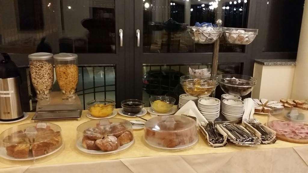 Hotel San Giorgio Sangano Restaurant foto